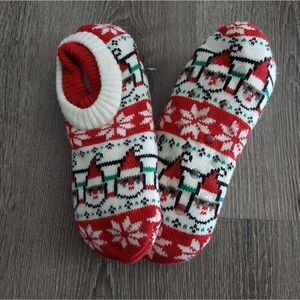 FUZZY BABBA CHRISTMAS PRINT DOUBLE CUFFED GRIPPER SLIPPER SOCKS SIZE 5-7